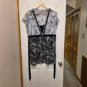 Venezia Womens Plus 18/20 Black White Abstract Sequin V-Neck Empire Waist Blouse
